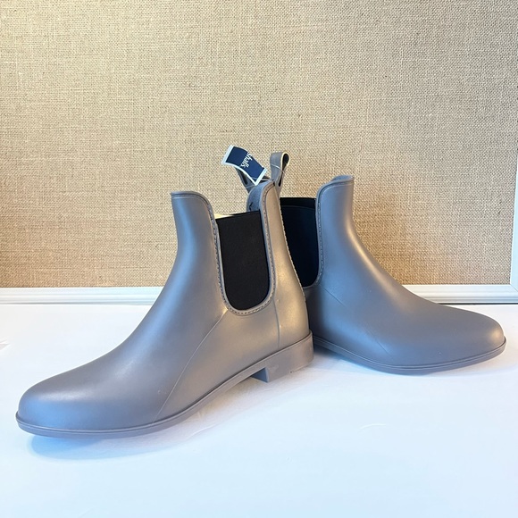 Capelli Chelsea Flat Rain Boots Slip-on Ankle Booties Taupe Gray Size 10 - Picture 3 of 10